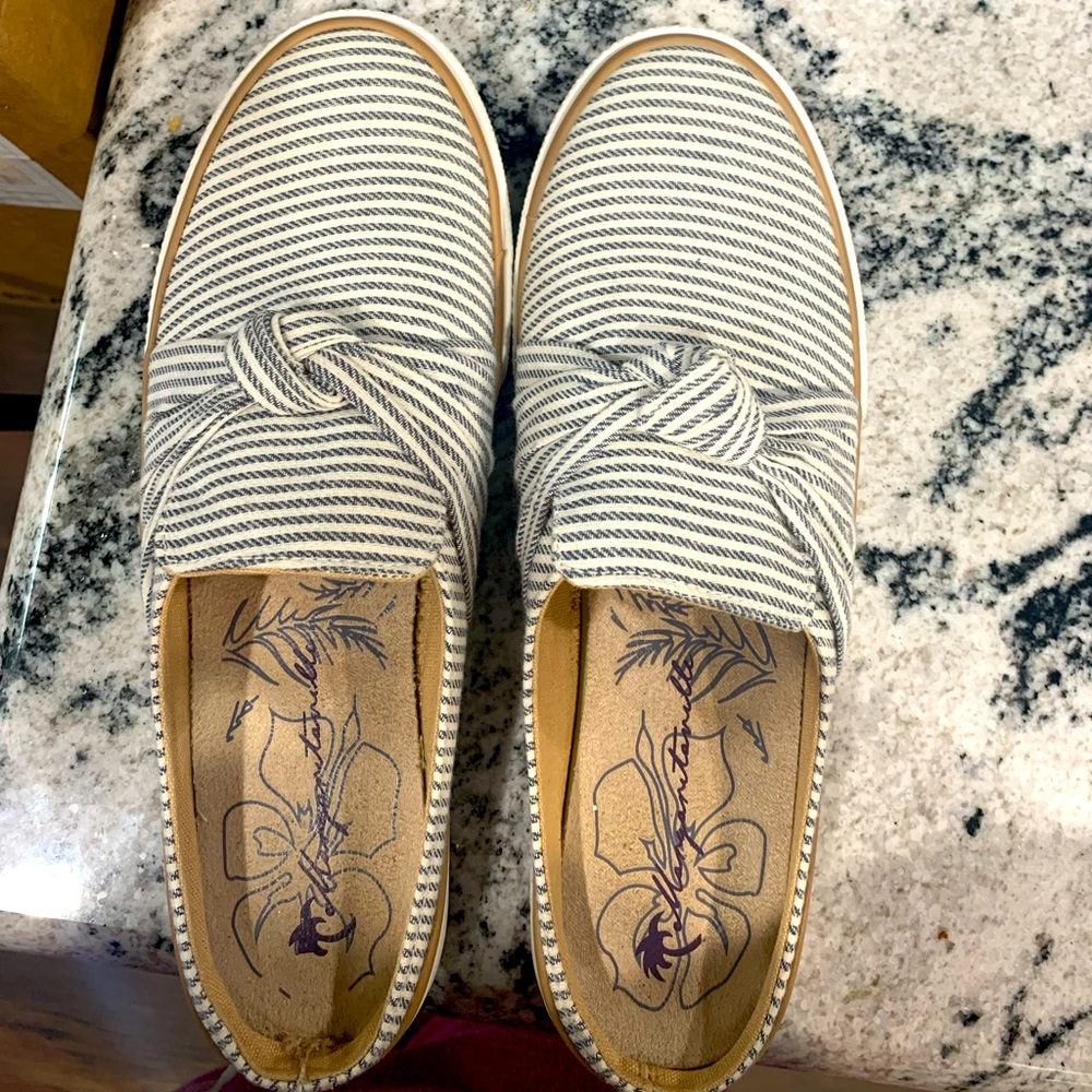 Brand new Margaritaville slides. Only tried on, unfortunately not my size